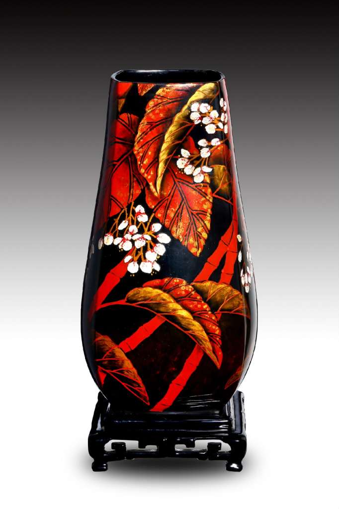 阳江漆器髹饰技艺布胎漆器四方座海棠漆瓶