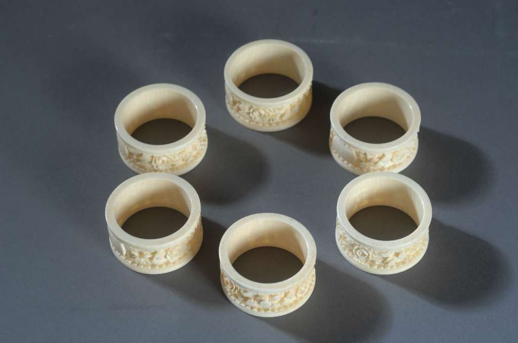 民国时期象牙雕花餐巾圈