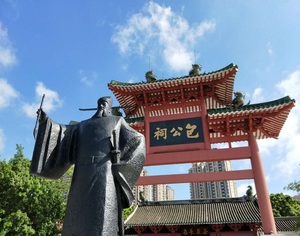 "知端州军州事——包拯"铜像